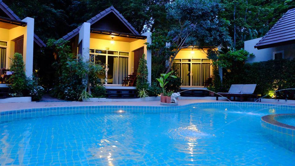 Baan Klang Aow Beach Resort バン・クルート エクステリア 写真