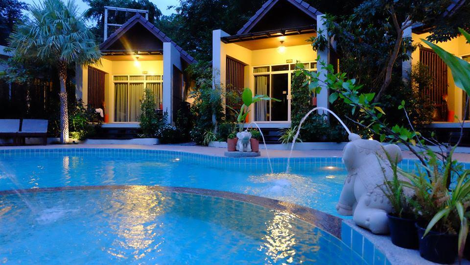 Baan Klang Aow Beach Resort バン・クルート エクステリア 写真